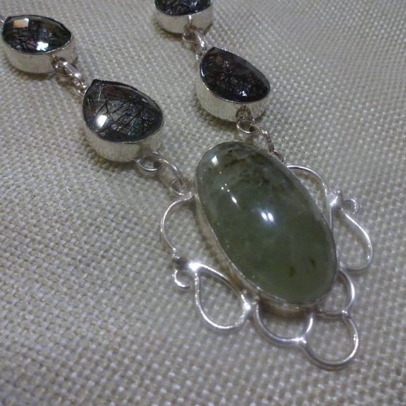 Gorgeous "PREHNITE & TOURMALINE QUARTZ" Handmade Sterling Necklace 20" #954A - Picture 3 of 3